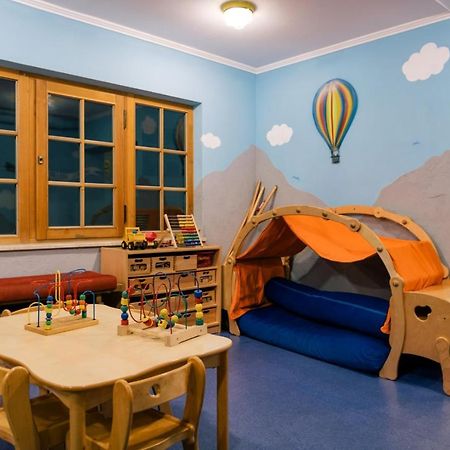 Familienhotel Adler Серфаус Экстерьер фото