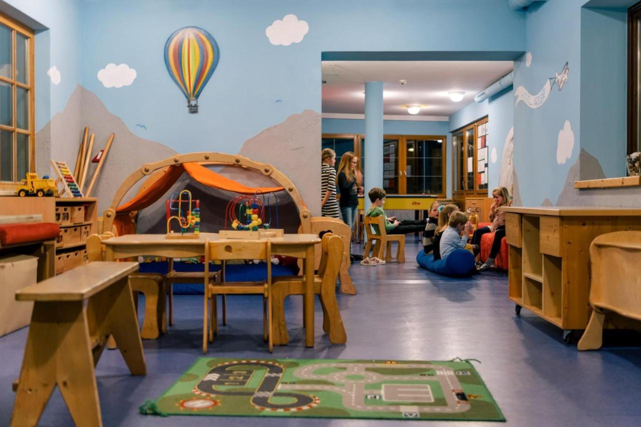 Familienhotel Adler Серфаус Экстерьер фото