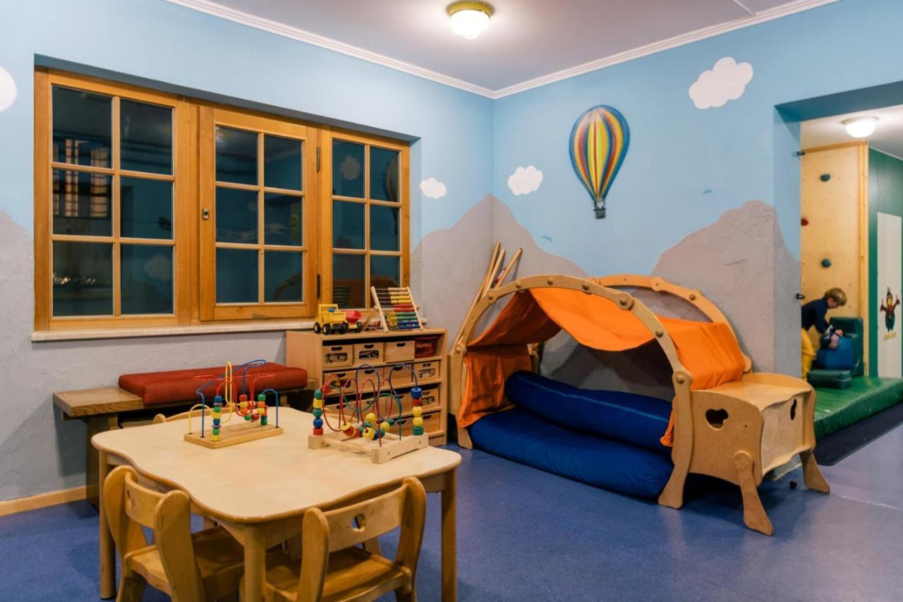 Familienhotel Adler Серфаус Экстерьер фото